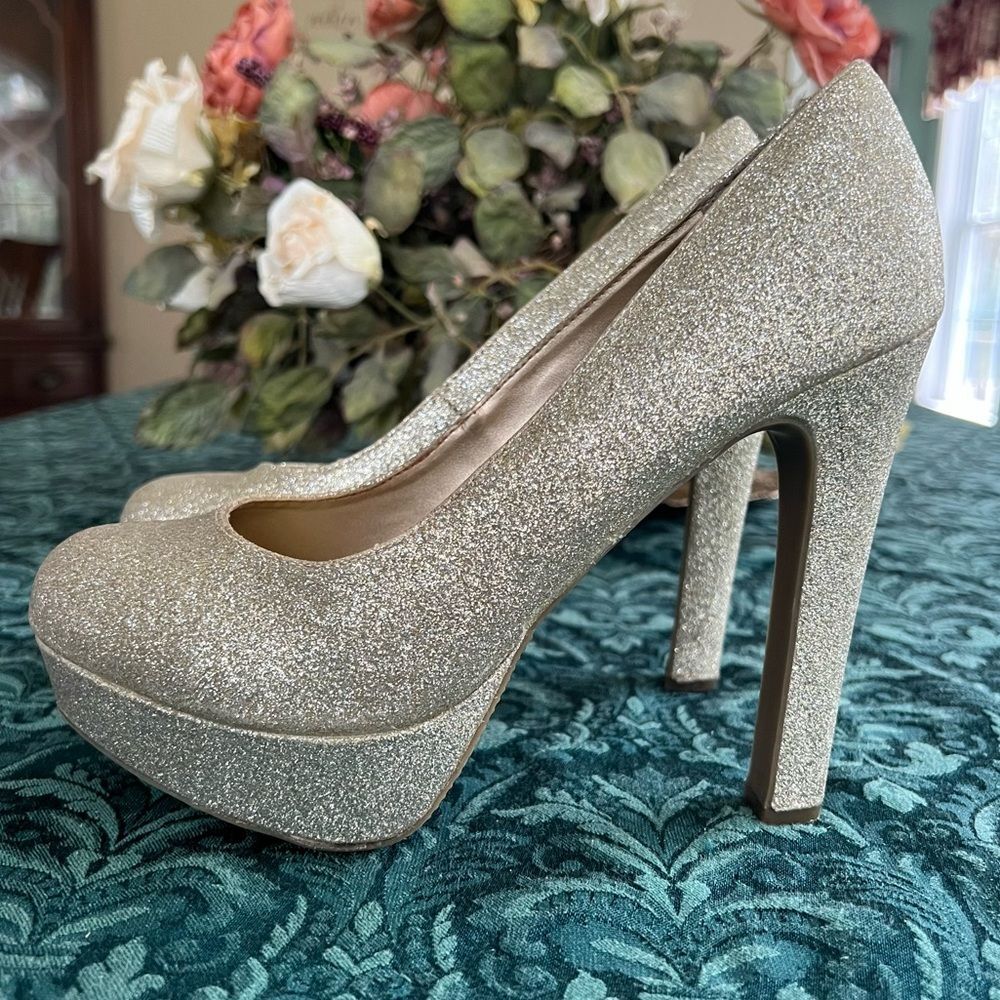 Mossimo Giannulli gold glittery platform heels Size 8.5 GUC